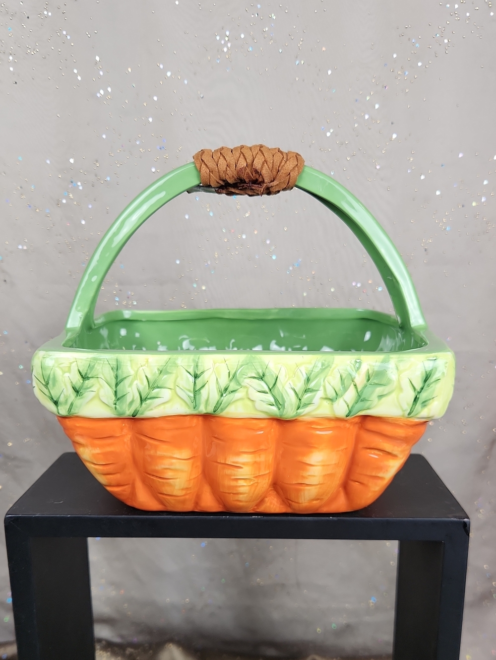 Vntg Terramoto Hand-Painted Ceramic Carrot Basket in Green & Orange w/leather